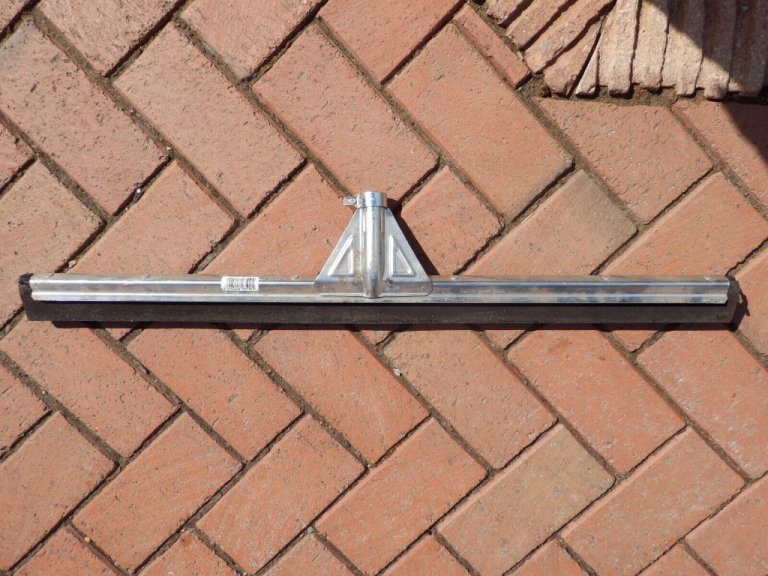 Resiblock twin bladed resi-squeegee size 750mm for application of paving sealers