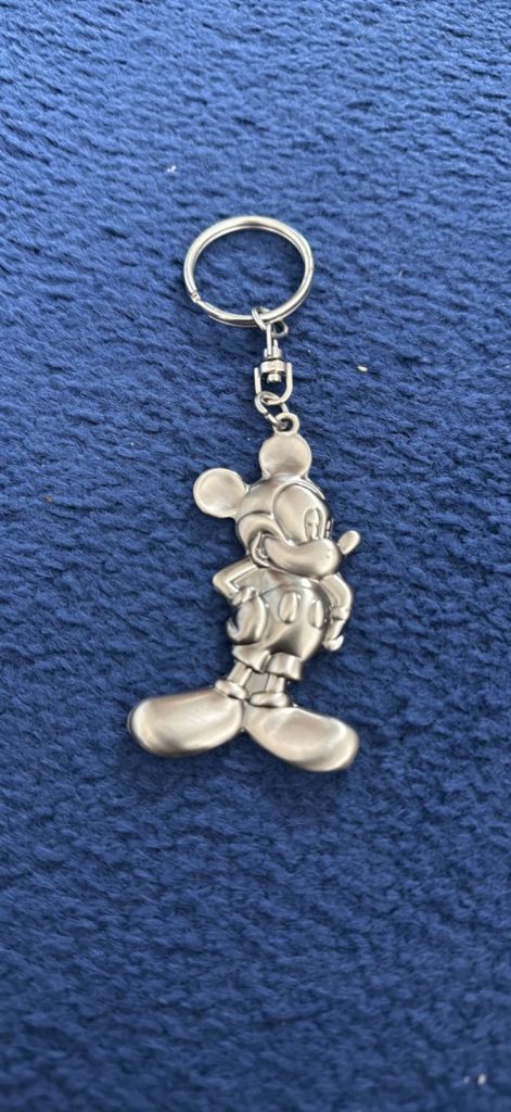 Disney Mickey Mouse Metal Keychain – As Good As New