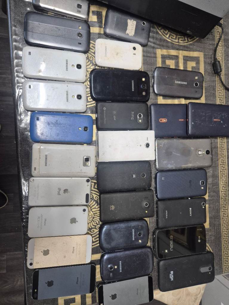 Large Job Lot of Mixed Mobile Phones – Various Makes, on working condition 