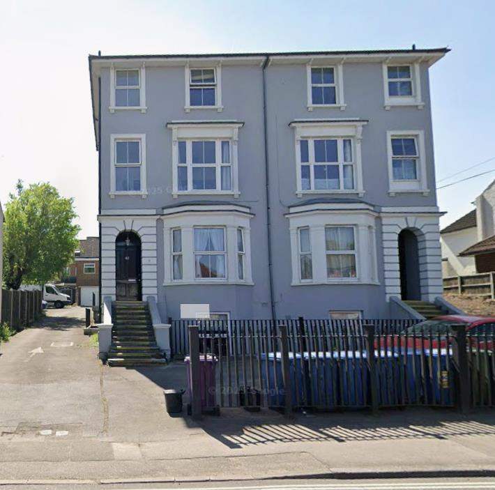 DSS ACCEPTED - Studio Flat Available in Hampshire, Aldershot, Ash Road GU12