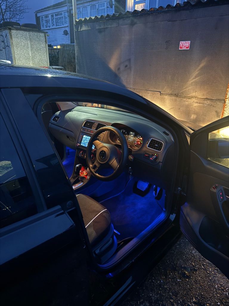 Volkswagen, POLO, Hatchback, 2011, Semi-Auto, 1390 (cc), 5 doors