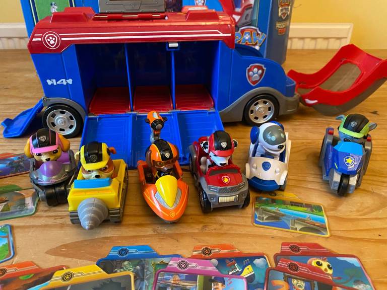 Paw Patrol Mission Cruiser with 5 extra characters and vehicles