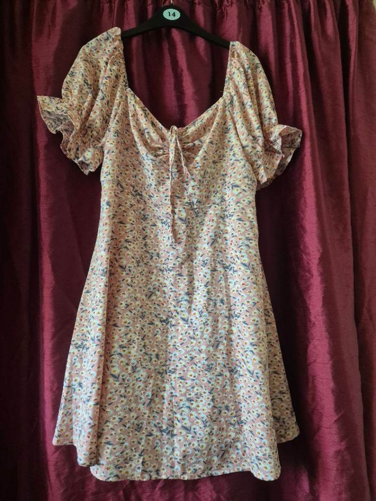 Lovely Floral Mini Dress – Size 14, Excellent Condition