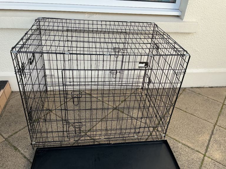 LARGE DOG PET ANIMAL METAL CAGE CRATE 4 DOORS WTH  METAL BASE ALL GOOD CONDITION 106 x 73 x 81 cm