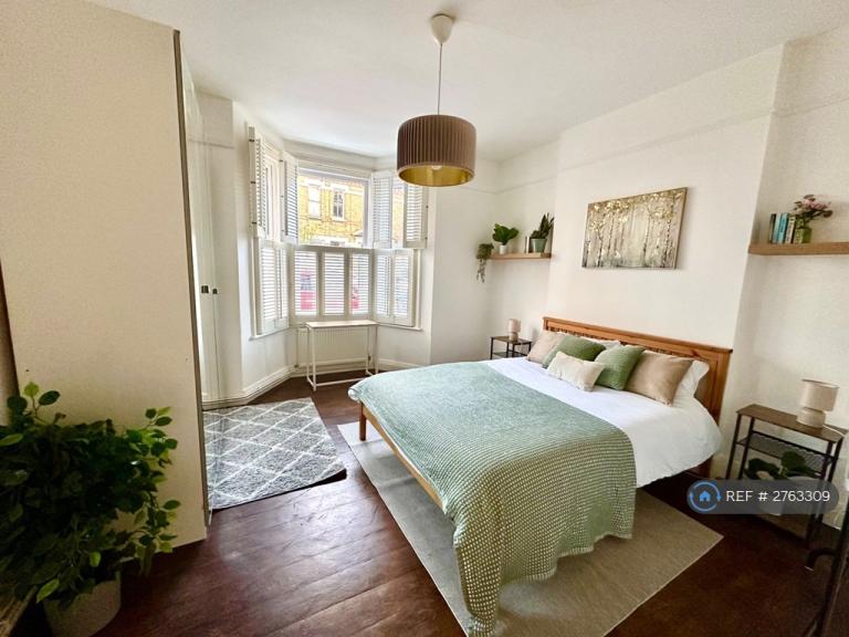 2 bedroom flat in Brixton, London, SW2 (2 bed) (#2763309)