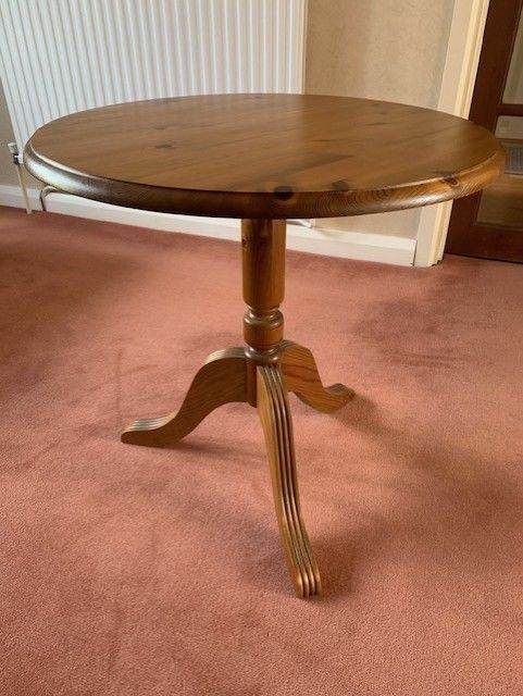 Ducal pine round occasional table