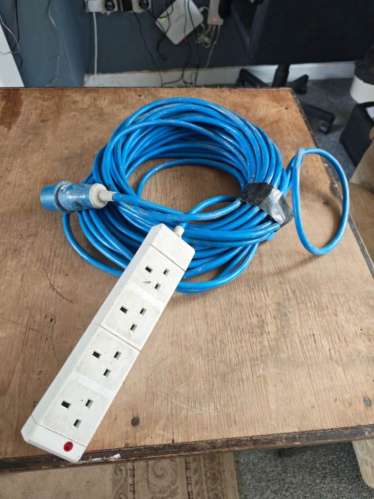 LARGE CAMPING LEAD WITH 4 PLUG SOCKET 