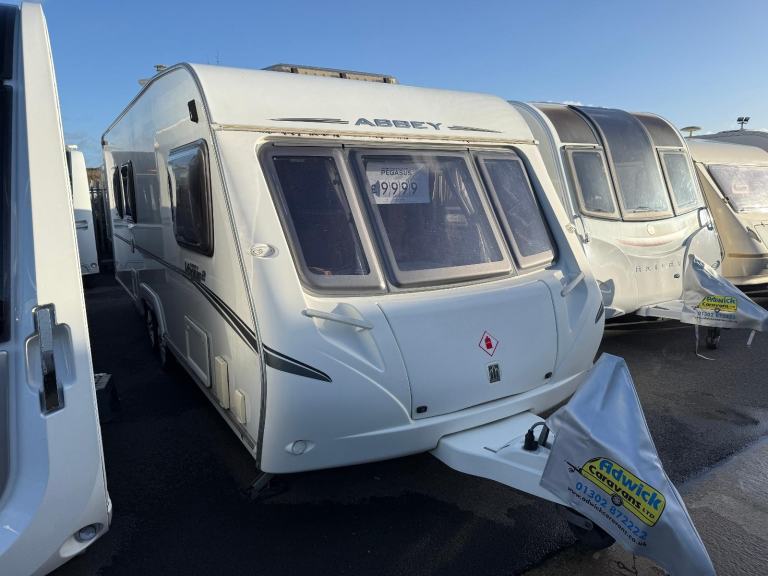 Abbey Vogue 2 610 Twin Axle Rear Island Bed Middle Bathroom