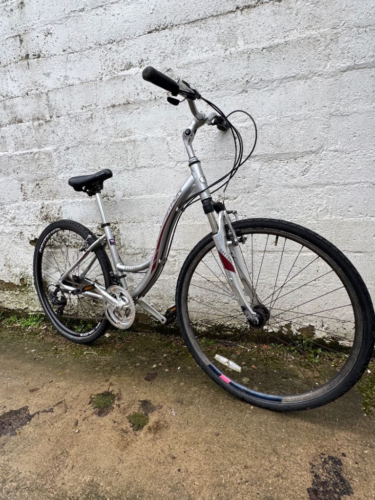 Women’s grey python hybrid bike 28 wheels ready to ride 