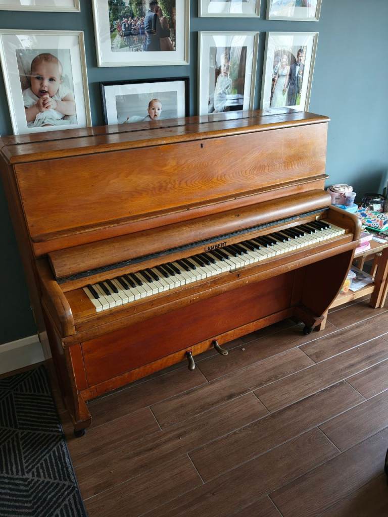 Upright piano - Lambert
