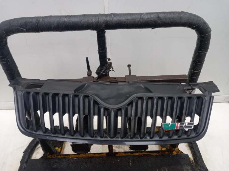 Skoda Fabia Grille (5j) Front Centre Grille Assy Black 2007-2015 5j0853668c