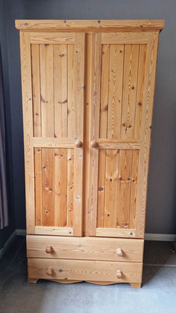 Pine Bedroom Furniture Wardrobe chests and side chests