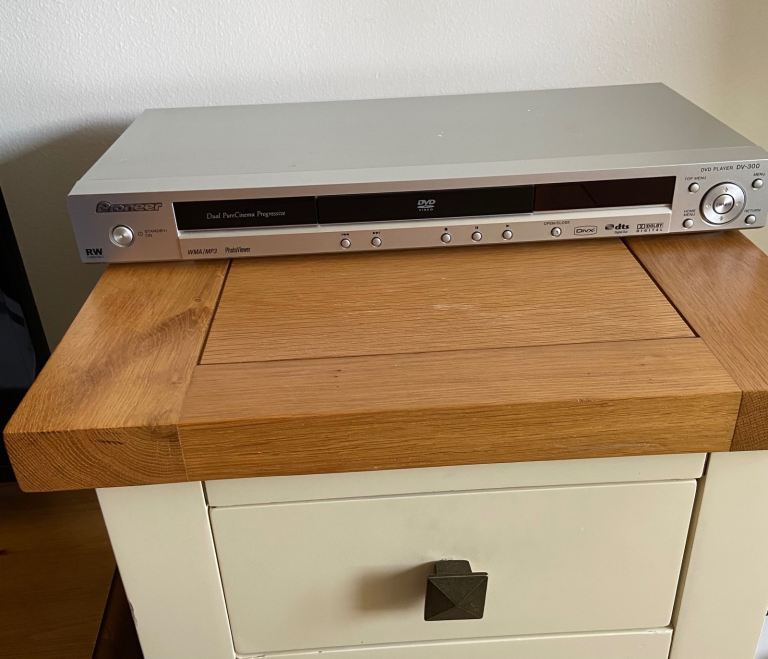 Pioneer DV-300-S DVD Player with Remote and Manual