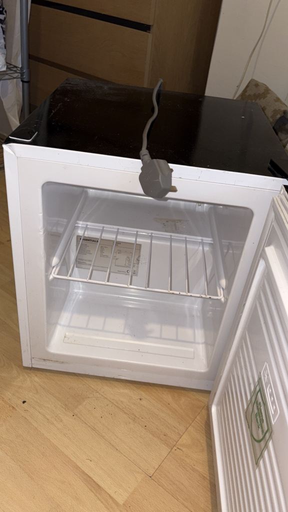 Small refrigerator 