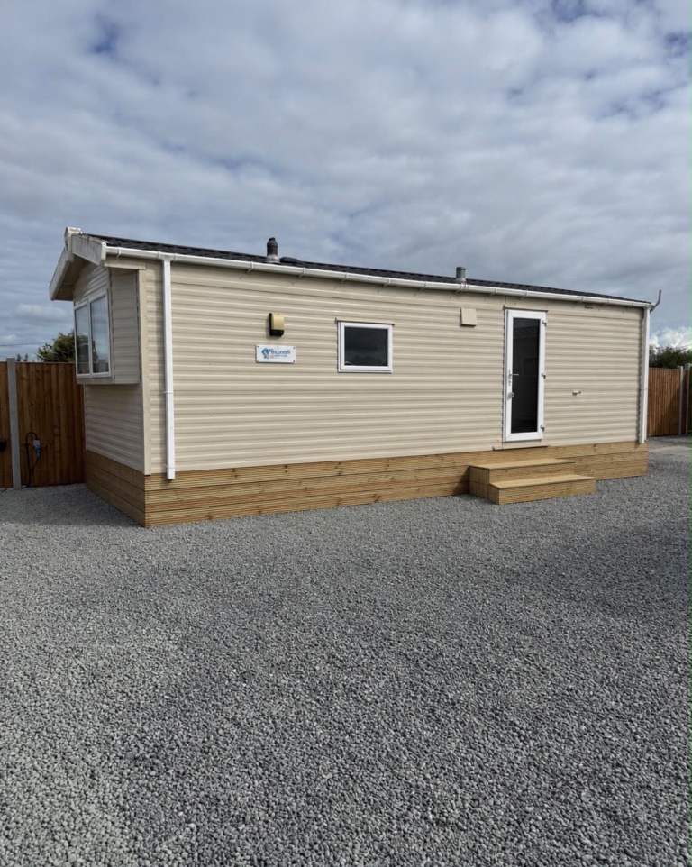 2 bedroom static for rent