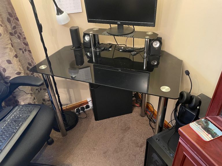 Computer desk