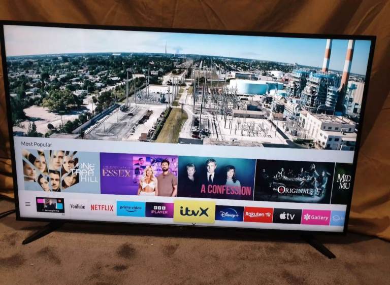 50" SAMSUNG 4K ULTRA SMART CRYSTAL UHD TV 