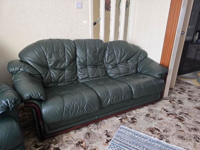 image for Comfortable 3-Seater Leather Sofa