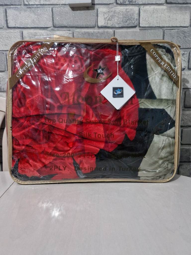 Extra Large Black & Red Rose Super Soft & Silky Thick Throw 