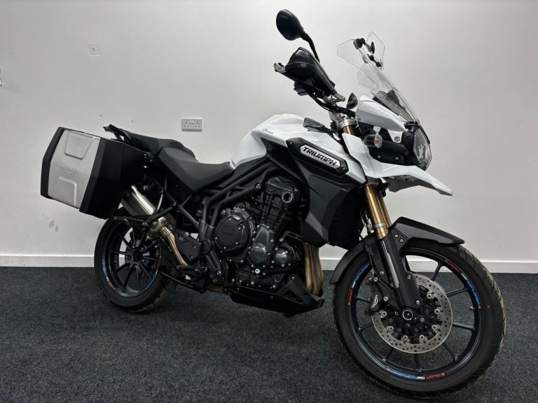 TRIUMH TIGER EXPLORER 1215 ** SCORPION EXHAUST - PANNIERS - CRUISE CONTROL **