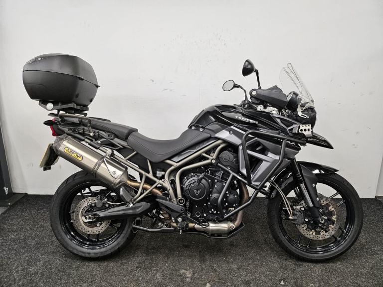 TRIUMPH TIGER 800 XRX ** ARROW EXHAUST - SPOT LIGHTS - ENGINE BARS **