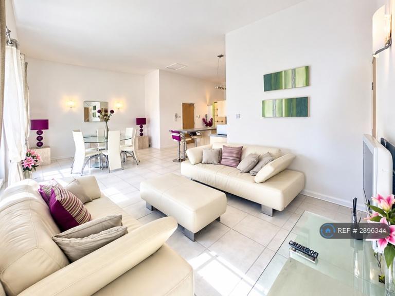 1 bedroom flat in Grandholm Crescent, Aberdeen, AB22 (1 bed) (#2896344)