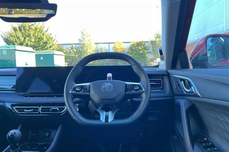 2025 MG MG HS 1.5 T-GDI Trophy SUV 5dr Petrol Manual Euro 6 (s/s) (169 ps) SUV Petrol Manual