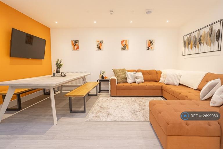 8 bedroom house in Clare Street, Bridgwater, TA6 (8 bed) (#2699983)