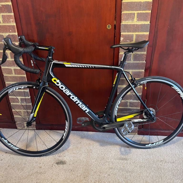 Broadman road bike carbon frame & fork L frame 700c wheel very good condition