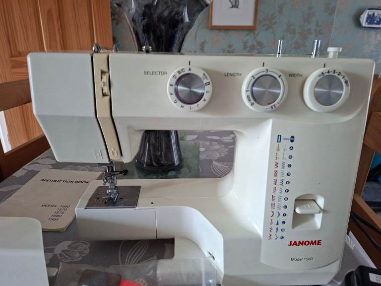 Janome 1560 sewing machine in working order 