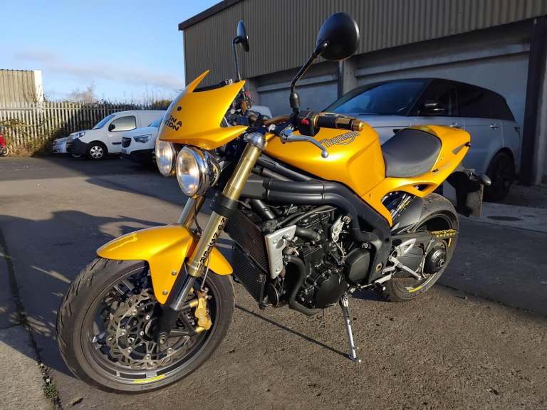 2006 06 TRIUMPH SPEED TRIPLE 1050 VERY CLEAN NAKED NEW MOT 