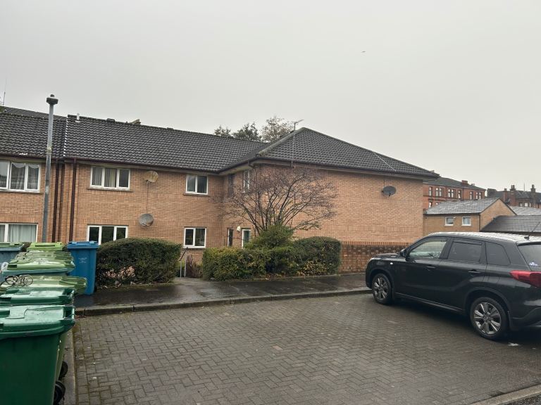 2 bedroom first floor flat to let available from 10-11-25 