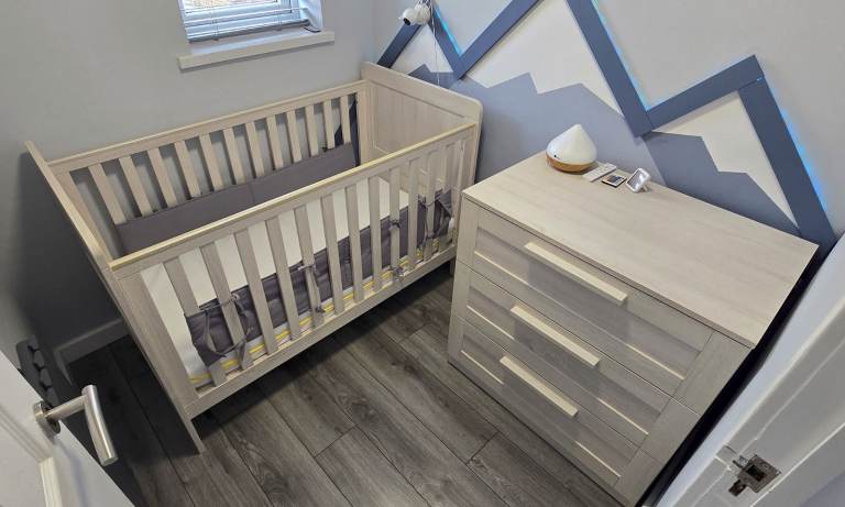 Mamas & Papas Atlas Cotbed Set with Dresser & hardly used Spring Mattress - Birth-4 years approx.