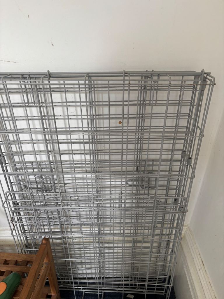 Collapsible dog cage