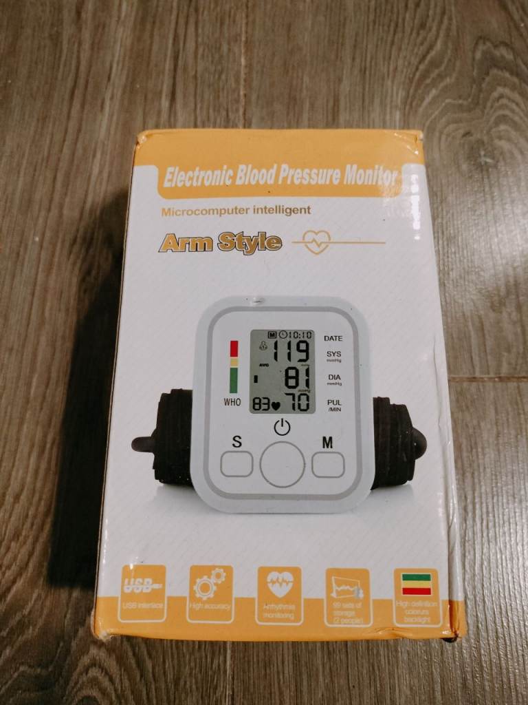 Electronic blood pressure monitor 