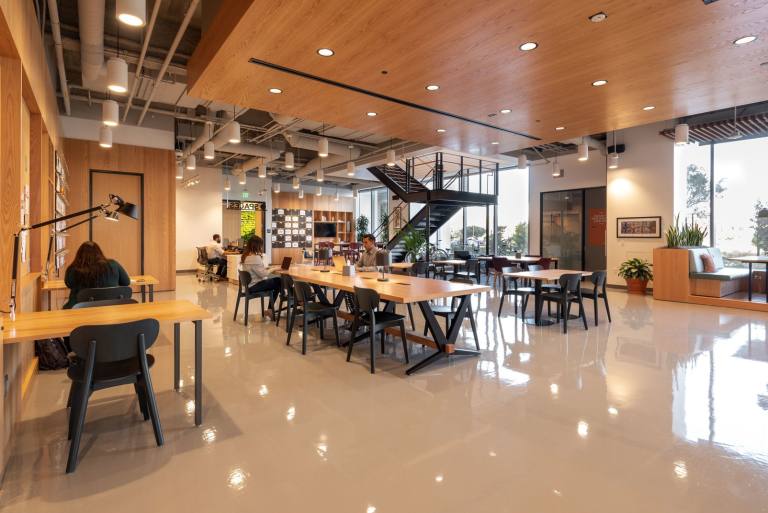 London - N1 1RU \ Shared Workspace for Rent with Hot Desks Available