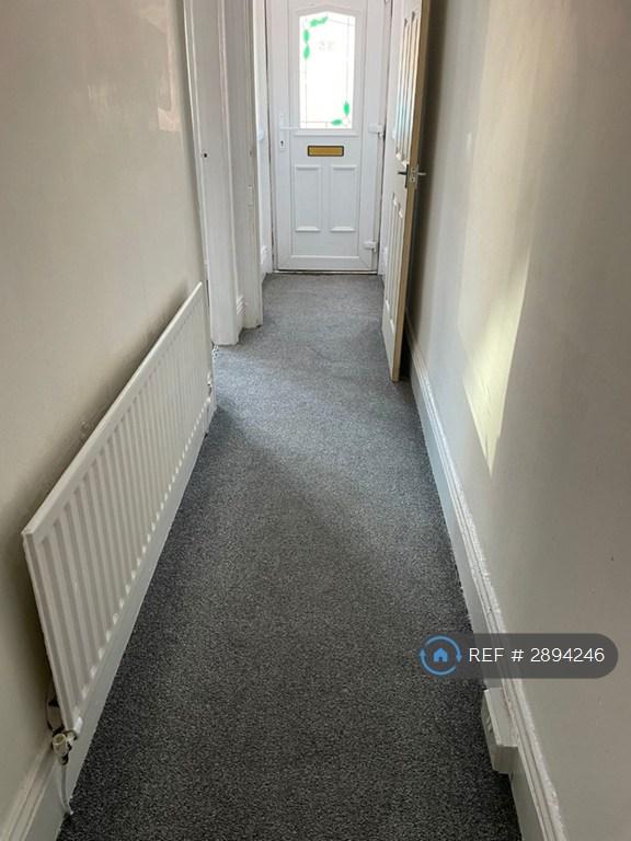 2 bedroom flat in Woodlands Terrace, Gateshead, NE10 (2 bed) (#2894246)