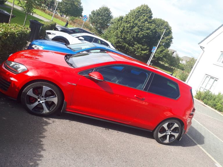 VW GOLF GTI PERFORMANCE 