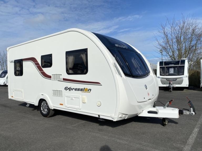 2017 SWIFT EXPRESSION 484 LUXURY 4 BERTH TOURING CARAVAN