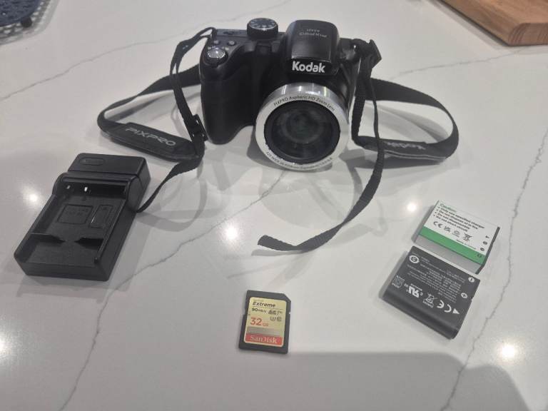 Kodak Digital Camera with 32GB SD Card and Spare Batteries