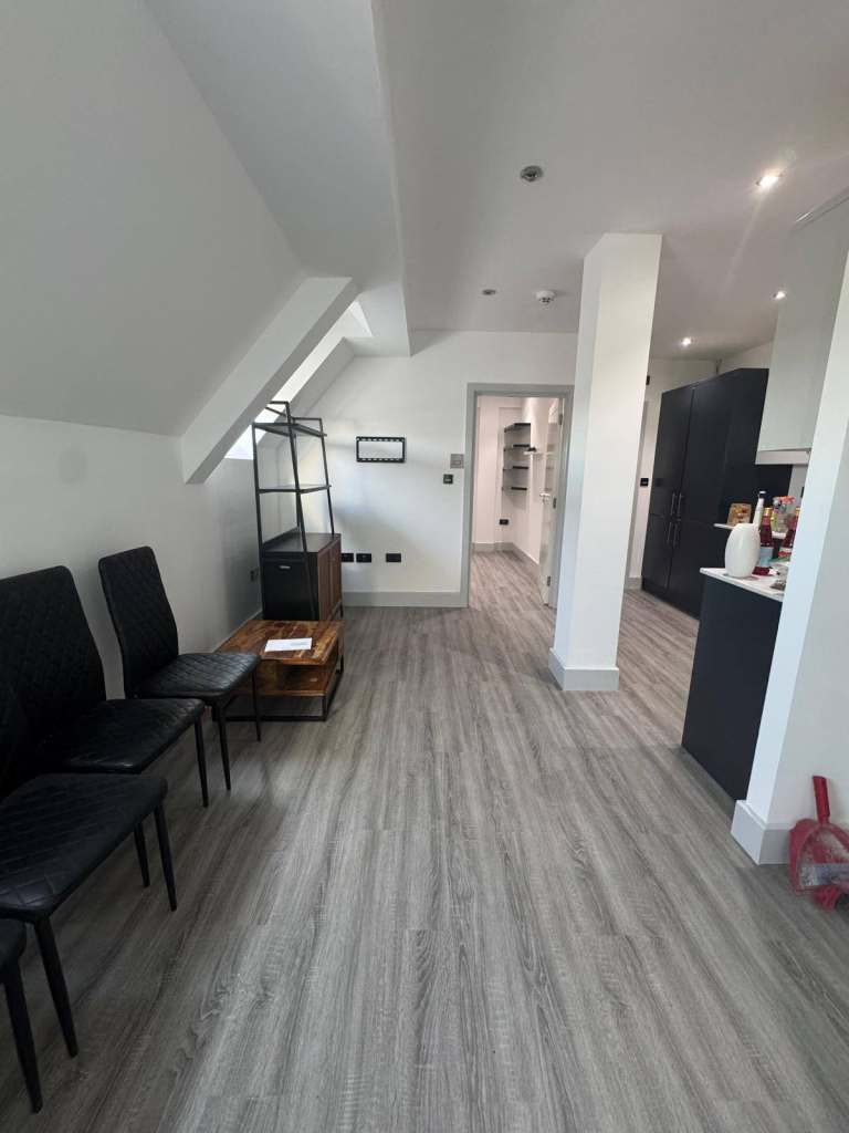 Immaculate two bedroom 3rd floor Flat available to let at London Road Romford RM7, 