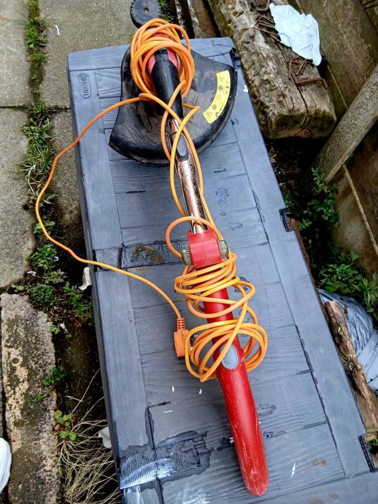 Electric Grass Trimmer / Strimmer – Red, Fair Condition