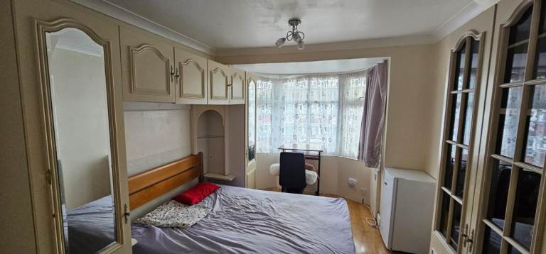 Double room to rent in Hatton cross