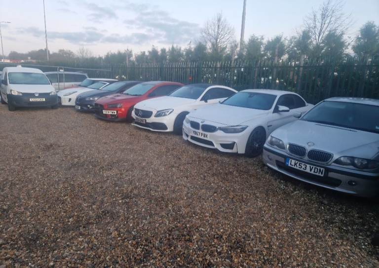 Car sales yard to rent 