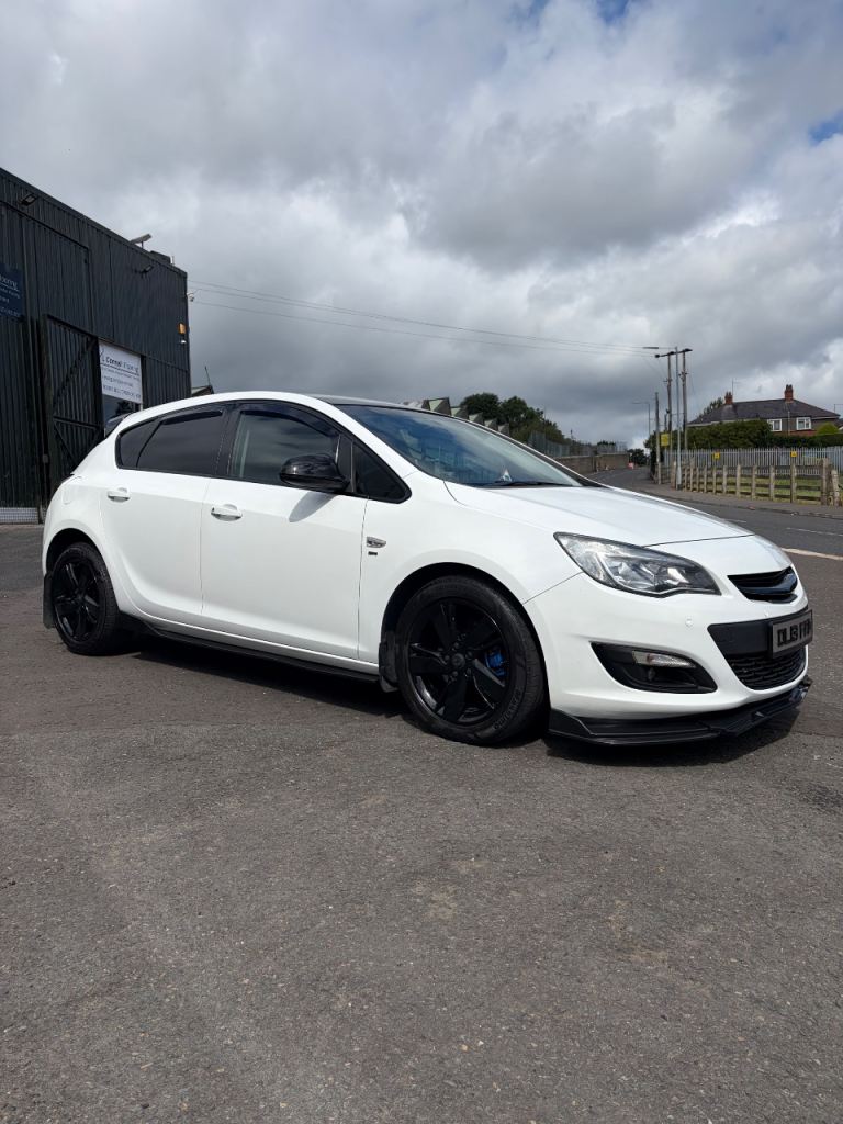 Vauxhall, ASTRA, Hatchback, 2013, Manual, 1956 (cc), 5 doors