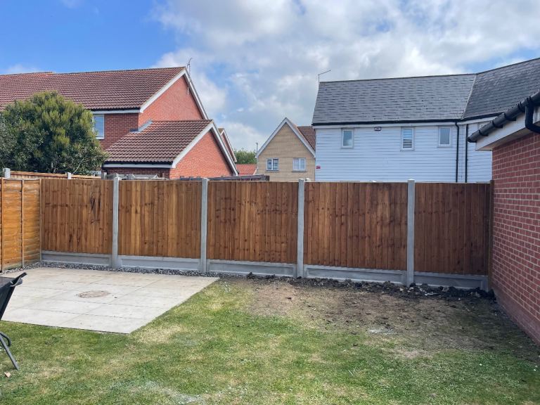 Wood fenc garden 