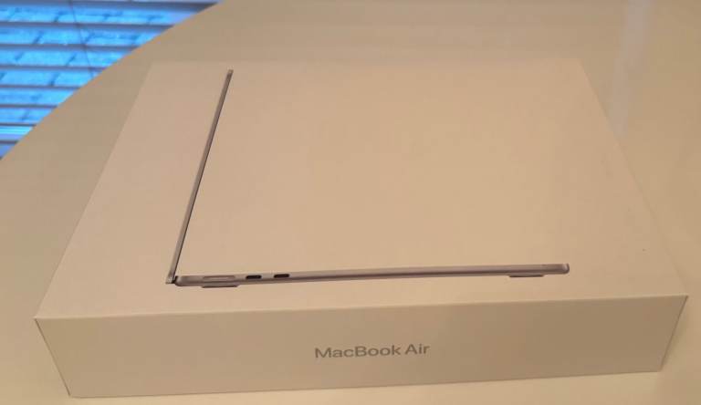 Brand New Apple 13" MacBook Air, M4, 16GB RAM, 8 Core GPU, 256GB, 2025 - Silver MW0W3B/A Paid £1000