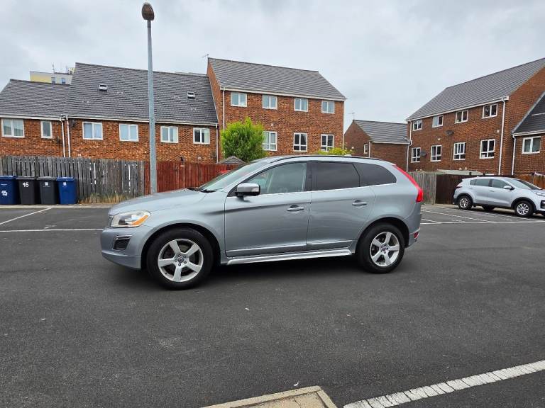 Volvo XC60 D3 R design automatic 2.0 tdi 4x4 SUV full mot full service history 