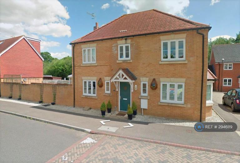 4 bedroom house in Lucas Close, Maidenbower, Crawley, RH10 (4 bed) (#2946119)