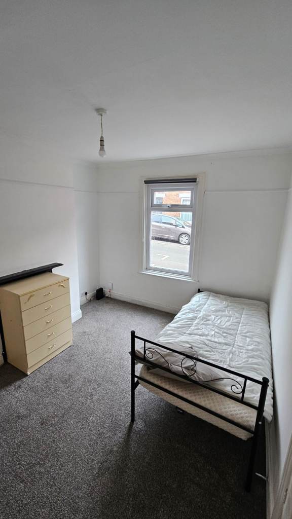 Single Bedroom available in 3 BHK house in Felling. 